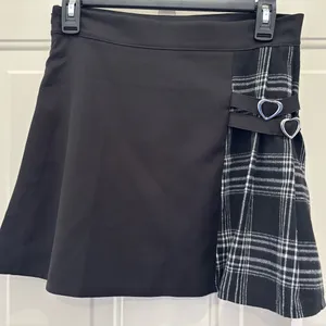 ROMWE Black Skirt with Plaid and Heart Accents M (6) thumbnail 2