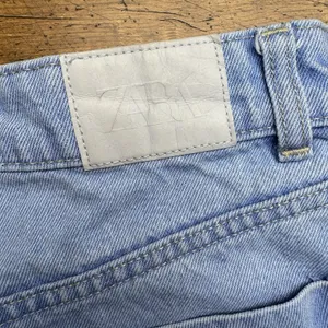 Women's‎ Zara light Blue denim jean shorts, Sz- 4 thumbnail 3