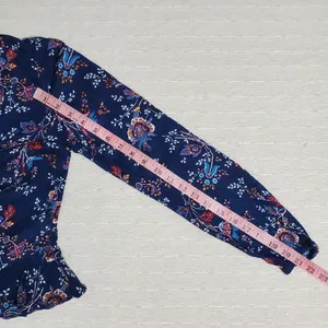 Abercrombie and Fitch Blue Floral Blouse size XS‎ button up with bow in front thumbnail 5