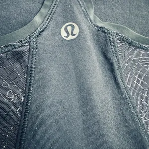 Lululemon Women's Black Racerback Tank Top‎ Sz XS thumbnail 4