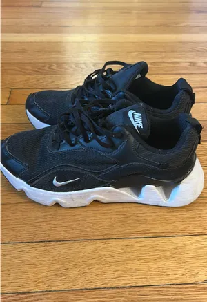 Nike Sneakers thumbnail 3