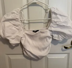 Zara White Puff Sleeve Ribbed Crop Top | Size Small (US 4/26) thumbnail 1
