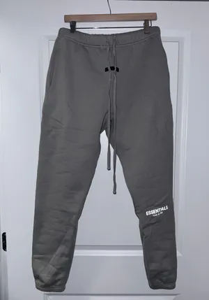 Essential Fear of God s Joggers Size M thumbnail 3