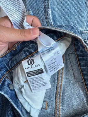 Levi's Medium Blue Button-Front Frayed Hem Denim Shorts thumbnail 4