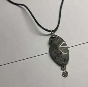Women’s Grey Natural Stone Pendant / Black Cord Costume Necklace thumbnail 4