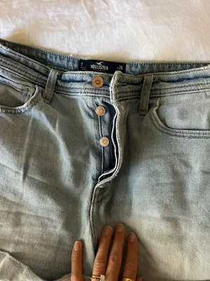 Hollister Curvy High-Rise Shorts Mom thumbnail 2