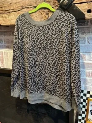 Splendid gray leopard sweater XXL‎ thumbnail 1
