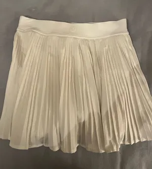 Lululemon skirt thumbnail 1
