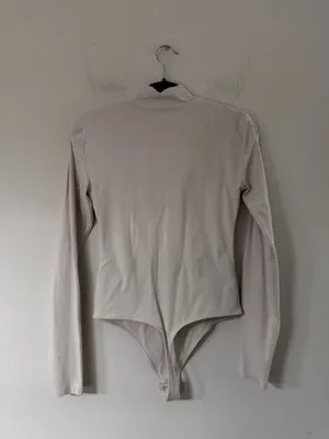 Aritzia Babaton Contour Mockneck Bodysuit M Cream thumbnail 4