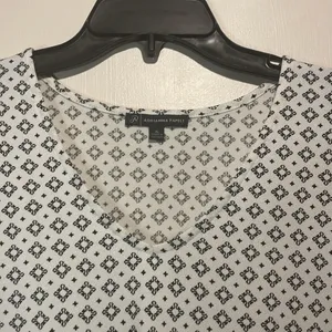 Adrianna Papell- Geometric Pattern Hi Low Black White Gathered Cuffs Top- Size L thumbnail 5