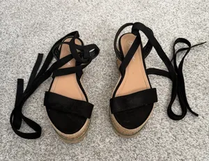 Nasty Gal Black Faux Suede Lace Up Espadrille Flatform Sandals Size 7 thumbnail 1