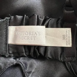 VICTORIA'S SECRET Black Lightly Padded Chemise, 36B thumbnail 7