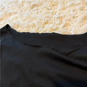 SHEIN Black Off the Shoulder Long Sleeve Crop Top thumbnail 3