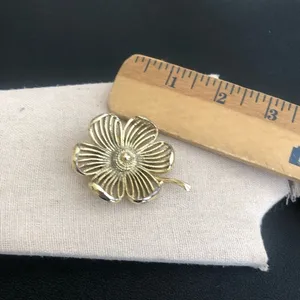 Vintage Flower Brooch thumbnail 3