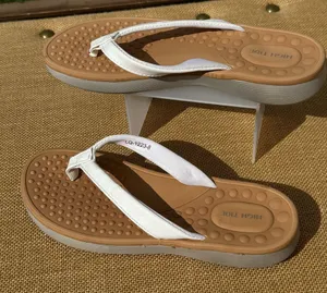 HIGH TIDE Women’s White and Tan Flip Flops Size 8 thumbnail 1