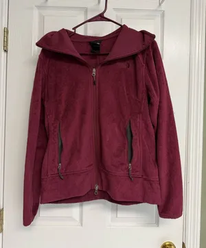 The North Face Women's Burgundy Full Zip Fleece Jacket thumbnail 1