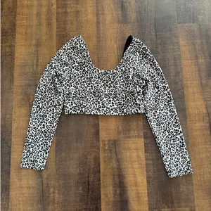 Albion Fit Leopard Bella Crop Long Sleeve Swim Top Size M thumbnail 5
