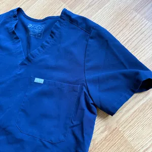 FIGS Catarina One-Pocket Scrub Top Size Medium thumbnail 6