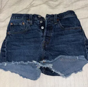 Levi 501 denim shorts thumbnail 1