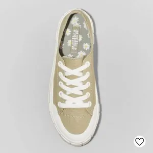 NEW Mad Love Women's Fran Sneakers- Size 8 Green thumbnail 3
