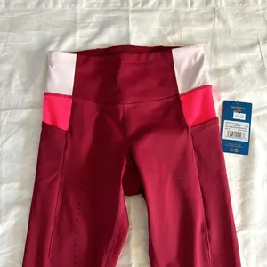 Brooks Women's Method 3/4 Tights, Color is Razzmatazz, Small, NWT thumbnail 3