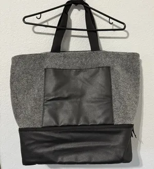 DSW Gray Textured Felt Weekender Tote‎ Travel Bag With Compartment 18x16x7 in thumbnail 1