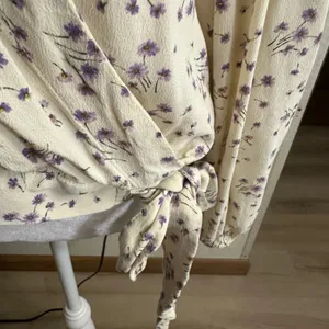 American Eagle Wrap Top Womens XL Cream Purple Floral Long Sleeve Viscose Blouse thumbnail 11