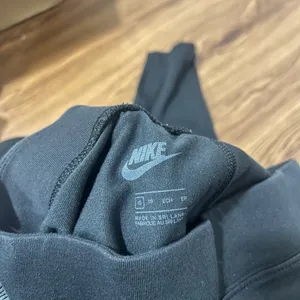 Nike Black Sportswear Essential 7/8 Mid Rise Leggings Size XS thumbnail 5