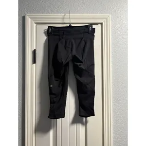 Lululemon Cropped Leggings Women Size 6 Black Mesh Ruched Run Inspire Capri thumbnail 2