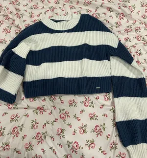 Hollister Sweater thumbnail 1