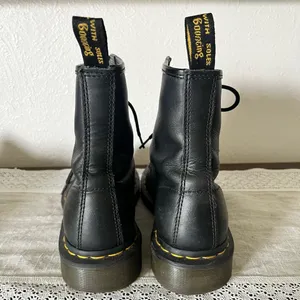 Women's Dr. Martens 1460 Black Smooth Leather Combat Boots 90s Y2k Size 7 Ladies thumbnail 4