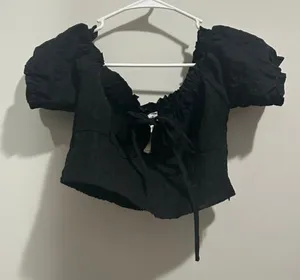 Le lis Black ruffled crop top thumbnail 1