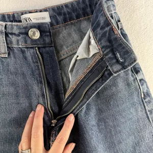 Zara‎ Sz 0 Jeans Wide Leg Raw Hem High Waisted Rise Light Wash Women's Baggy thumbnail 7