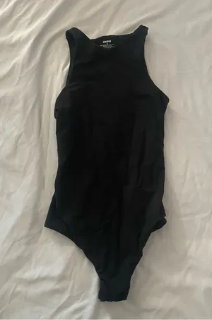 SKIMS fits everybody body suit XS! thumbnail 1