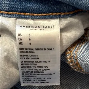 AMERICAN EAGLE Highest Rise 90’s Boyfriend Short Distressed Denim Size 6 thumbnail 5