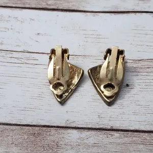 Vintage Clip On Earrings - Retro Yellowy Green Just Under 1" thumbnail 6