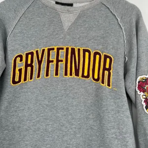Harry Potter Sweatshirt The Wizarding World Universal Studios Gryffindor small thumbnail 4