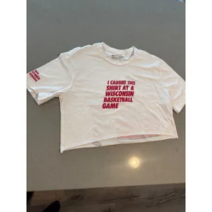 Under Armour Wisconsin Badgers Cropped T Shirt‎ Womens Medium Red White Athletic thumbnail 6