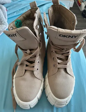Ladies boots DKNY size7.5 thumbnail 1