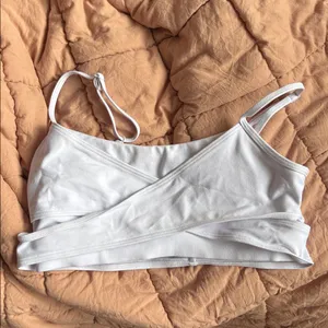 Alo Yoga Airbrush Enso Criss Cross White Sports Bra thumbnail 3