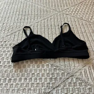 Skims Fits Everybody Triangle Crossover Bralette thumbnail 5