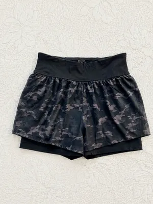 💥SPANX Get Moving Camo 2-in-1 Running Athletic Shorts Black Size L💛 thumbnail 3