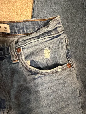 Abercrombie The Ankle Straight Ultra High Rise Distressed Jeans thumbnail 5