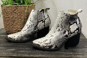 Arider Girl Ivory & Black Snakeskin Animal Print Ankle Booties Shoes 6 thumbnail 1