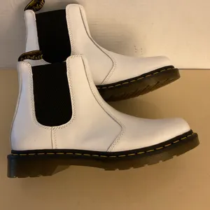 Dr. Martens women White leather Chelsea Platform Boots with Black Elastic 10 thumbnail 11