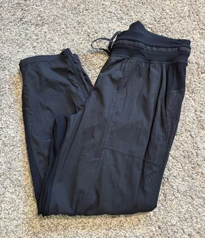 Lululemon Dance Studio Mid-Rise Crop 25" size 8 thumbnail 1