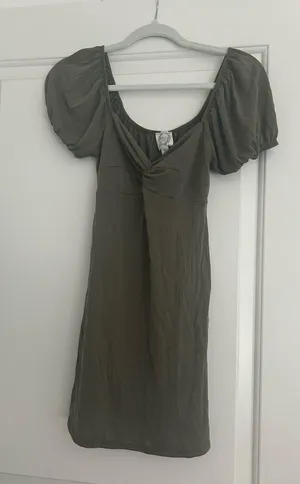 Francesca’s Green Puff Sleeve Dress thumbnail 1
