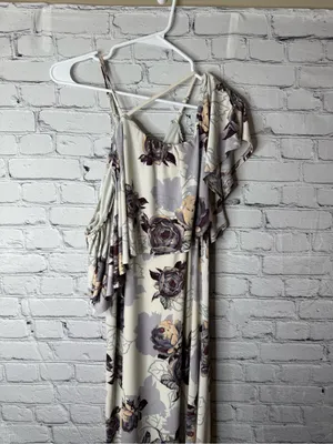 Sugar lips Floral Cold-Shoulder Maxi Dress in Cream and Gray thumbnail 5