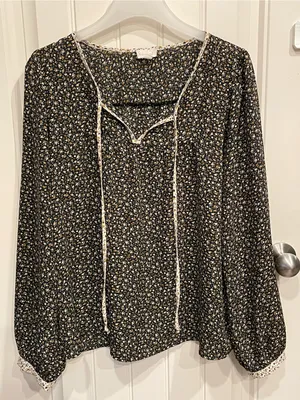Hem & Thread Black Floral Long-Sleeve Peasant Blouse thumbnail 3