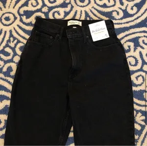 Abercrombie Curve Love High Rise Kick Flare Jeans thumbnail 4